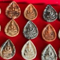 ราคา พระสมเด็จหินพระธาตุเขาสามร้อยยอดแกะเป็นทรงหยดน้ำ (เลือกองค์ได้) (27036730019)