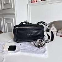 ราคา ยังไม่ได้รวมค่าชาร์จ รบกวนสอบถามก่อนสั่งซื้อ‼️Vrey good condition ‼️ Givenchy pandora mini ปี 2020 สาย logo เคยฮิตๆเลย (29839298366)