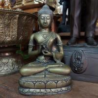 ราคา พระไภษัชยคุรุพุทธเจ้า (Medicine Buddha) ซึ่งเป็นที่รู้จักกันในนาม พระกริ่ง ในศาสนาพุทธนิกายมหายาน • พระองค์ทรงเป็นบรมครู (57904384163)