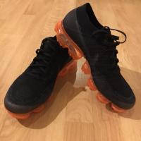 ราคา NIKE AIR VAPOR MAX FLYKNIT Size : 8 US : 7 UK : 41 EUR : 26 CM. สภาพ : ของใหม่ 100% หิ้วเองจากเกาหลี สีนี้ไม่เข้าไทย (1044265897)