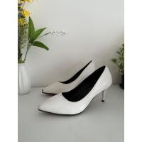 ราคา รองเท้าส้นสูงเข็ม 3-4นิ้ว มือสอง สภาพพอใช้ มีตำหนิตรงปลายแหลม (18084335300)