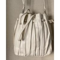 ราคา กระเป๋ารูดทรงขนมจีบอัดพลีท ZARA (10685846928)