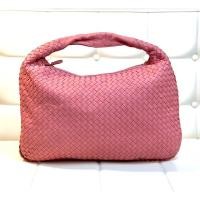 ราคา Bottega Veneta Intrecciato Veneta Large Shoulder Bag (รับประกันสินค้าแท้ 100%) (21476729838)
