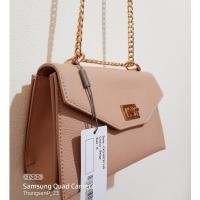 ราคา (SOLD) Charles & Keith ของแท้จาก Shop ของใหม่ สีเบจ Beige กระเป๋าสะพายข้างผู้หญิง (9655748362)