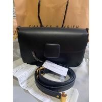 ราคา กระเป๋า charler&keith size m (22667120119)