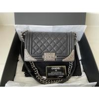 ราคา Used chanel boy 8 limited (14536329045)