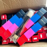 ราคา Estee Lauder Foundation Sponge & Brush แปรงลงรองพื้น พร้อมกล่อง (24536915548)