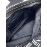 ราคา Kenzo MB IRO 5 AG Waist Bag Nylon Direct from Japan Secondhand (26470497271)