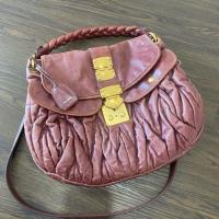 ราคา Miu Miu Coffer Bag แท้100% สภาพดี ไม่มีตำหนิหนัก (45803907686)