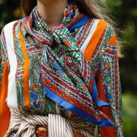 ราคา พร้อมส่ง!! Tory Burch Something Wild Silk Neckerchief แถมถุงกระดาษแบรนด์ (8348483226)