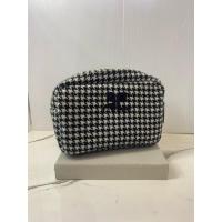 ราคา courreges paris pouch (42104626346)
