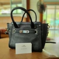 ราคา Coach swagger แท้ สภาพใหม่มาก ไซด์ 20 (4831491789)