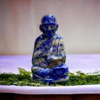 ราคา สมเด็จพระพุฒาจารย์ โต หลวงปู่โต สมเด็จวัดระฆัง แกะสลักเนื้อหิน ลาพิส ลาซูลี ขนาดหน้าตัก 21 มิล สูง 37 มิล พระองค์เล็ก (24275651355)