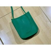 ราคา United Colours of Benetton Small Sling Bag (28674112303)