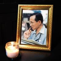 ราคา รูปในหลวงรัชกาลที่9ทรงงานพร้อมกรอบ (28305292418)