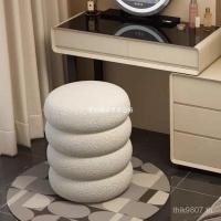 ราคา BLHB ห้องนอนสาวสตูลโต๊ะเครื่องแป้งแต่งหน้าครีมสตูลหรูหราสไตล์เก้าอี้ Sense สตูล High-End สุทธิในครัวเรือนแต่งหน้าขนาดเล็กสีแดง BLH (49955286924)