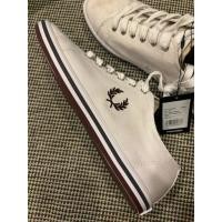 ราคา *มีตำหนิ* รองเท้าผ้าใบ Fred Perry สีขาว ขอบน้ำตาล size 40 ใหม่ ของแท้ พร้อมกล่อง ราคาป้าย 3,990 บาท (42517845259)