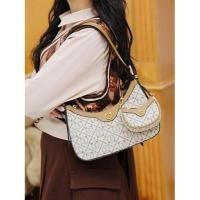 ราคา กระเป๋าทรงพอช 9นิ้ว สายสั้น+สายยาว หมีแบรนด์แท้ TTWN BEAR มีใบลูก1ใบ (25623676472)