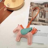 ราคา [MZ] 1 ชิ้น Angel Pegasus จี้หนังกระเป๋า Charm เครื่องประดับแฟชั่นที่ไม่ซ้ํากันของขวัญวันเกิดโรแมนติกสําหรับผู้หญิงและผู้ชาย [TH] (49700969665)