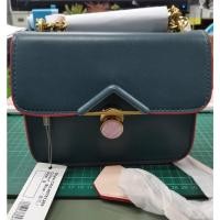 ราคา charles&keith กระเป๋าสะพายข้างสีเขียว (5391369772)