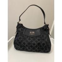 ราคา กระเป๋า Coach แท้ มือสอง สวย สภาพดี เหมือนใหม่ แค่มีผ้ารุ่ย1จุด แปะกาวได้ คล้องไหล่ 10.5นิ้ว (11805939537)