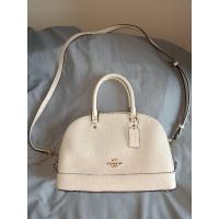 ราคา กระเป๋า Coach ทรงโดม สีขาวครีม ของแท้ (18289855604)