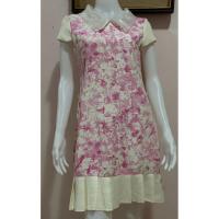 ราคา ชุดเดรสผ้าไหมแท้พิมพ์ลายดอก ทอสอดดิ้นเงิน มือสอง สีชมพู ซิปหลัง ปกผ้าแก้ว อก 34 เอว 30 สะโพก 39 ยาว 34.5 วงแขน 18 (29386899417)