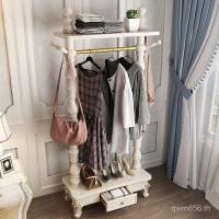 ราคา ราวแขวนเสื้อชั้นวางเสื้อผ้าชั้นวางเสื้อผ้าไม้แขวนเสื้อไม้เนื้อแข็งมัลติฟังก์ชั่ห้องนอนห้องนั่งเล่นชั้นแขวนห้องโถงห้องสไตล์ยุโรปที่เรียบง่าย เจเอฟเอสดี (49751494908)