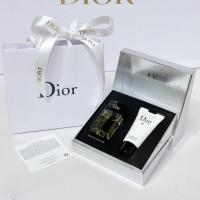 ราคา ของขวัญ คนรัก วันเกิด เซ็ตน้ำหอม Dior Set Dior Homme EDT 10 ml (แบบแต้ม) + Shower Gel 20 ml (20475875424)