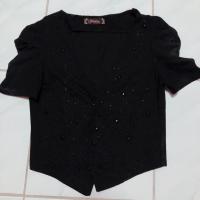 ราคา เสื้อคลุมแบบครึ่งตัวใส่เที่ยว ใส่ทำงาน สีดำ แต่งหมุด (6807266853)
