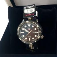 ราคา (มือสองไม่ได้ใส่ แท้ 100% ประกันหมด)Seiko 5 Sport Automatic นาฬิกาข้อมือผู้ชาย สายผ้า AUTOMATIC 100M รุ่น SRPC67K1 (8915850015)