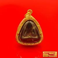 ราคา พระเครื่อง พระปิดตา หลวงพ่อแก้ว วัดเครือวัลย์ ชลบุรี เนื้อผงใบลาน เลี่ยมกรอบทอง ชุบเศษทองเยาวราช 100 % (52403766305)