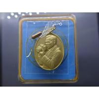 ราคา เหรียญที่ระลึกทรงกล้อง แบบลงยา สีทอง ปี2542 พร้อมกล่องเดิม รับประกันแท้ (48252633285)