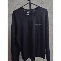 ราคา เสื้อแขนยาวสีดำ สภาพใหม่ ไม่ซีดตามรูป ยี่ห้อ Calvin klein size xl (41124513812)