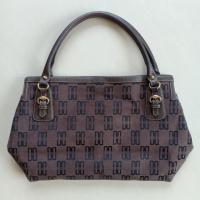 ราคา กระเป่าทรงช้อปปิ้ง กระเป๋าShoulder Tote Bag ยี่ห้อ DAKS London ขนาด15 นิ้ว ของแท้100% มือสอง (22439124296)