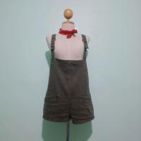 ราคา ชุดเอี้ยมยีนส์ขาสั้นสีเขียวขี้ม้ามือสอง (43472676339)