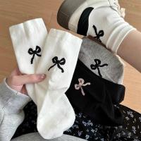 ราคา ถุงเท้ากลางน่อง สตรี ลายโบว์ ฤดูใบไม้ผลิและฤดูใบไม้ร่วงแบบบาง สไตล์เกาหลี แฟชั่น ถุงเท้าผ้าฝ้ายแท้ (ดำ ขาว เทา) (27412583588)