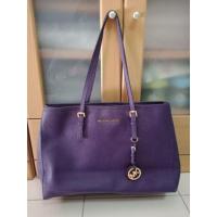 ราคา ⭐กระเป๋าสะพาย Michael Kors มือสอง สภาพนางฟ้า สีม่วง กระเป๋าแฟชั่น (1289742518)