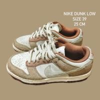 ราคา รองเท้ามือสอง Nike Dunk low หนังกลับ ไซส์39 (48952366481)