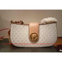 ราคา กระเป๋า Michael Kors สีขาว สายสะพายสีชมพู ของแท้ มือ 1 (43552995814)