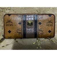 ราคา กระเป๋าสตางค์ซิปรอบเอ็มซีเอ็ม MCM ของแท้มือ2 สภาพดี (41754172527)