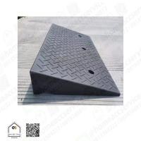 ราคา ยางปีนฟุตบาท สามเหลี่ยม สูง 9-17 เซนติเมตร ลาด50 เซนติเมตร ยาว 100เซนติเมตร หนัก12.8-17.8 กิโลกรัม (1387426343)