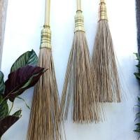 ราคา (SPL918) ขายส่งไม้กวาด Jogja พรีเมี่ยม ไม้กวาดสวน เรย์รุ่ง ไม้กวาดใยปาล์ม ไม้กวาดพื้น ไม้กวาด Terrace ไม้กวาดปู ไม้กวาดลาน (52952171411)