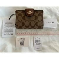 ราคา กระเป๋าสตางค์ COACH แท้!!! ขนาด 5 นิ้ว มีช่องซิป กระเป๋าจุเยอะ ใบเดียวจบ!!!! (44259077271)