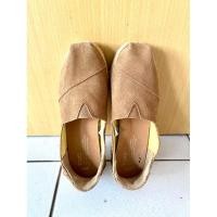 ราคา รองเท้า Toms ของแท้ สีน้ำตาลหนังกลับ Size 6.5/37 (22119701376)