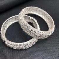 ราคา เครื่องประดับชุดไทย กำไลข้อมือชุดไทย สีทอง เงิน กำไลฉลุ 2Pcs (7617791485)