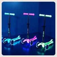 ราคา Micro Mini Deluxe Glow LED Scooter สกูตเตอร์เรืองแสง ตั้งแต่ 2-5 ขวบ (25896761758)