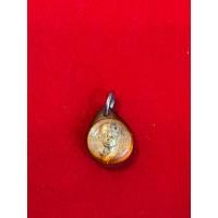 ราคา No1392 เหรียญเม็ดกระดุม หลวงพ่อแพ วัดพิกุลทอง ปี 2535 กะไหล่ทอง สวยๆ เลี่ยมเดิม (29475493802)