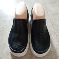 ราคา รองเท้าแบบสวมเพื่อสุขภาพ ยี่ห้อ crocs แท้ (มือสอง) (29654896937)
