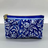 ราคา กระเป๋าเครื่องสำอางเอสเต้ ขอบแท้100% สีน้ำเงินสดดอกไม้ขาว ซิปดอกไม้ทอง ขนาดกำลังดีค่ะ ของใหม่ สินค้าพร้อมส่งค่ะ‍♀️ (45751206899)